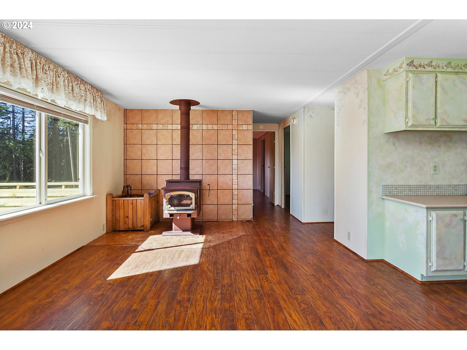 42 George Road Underwood, WA 98651 - Photo 6 of 45 a workspace with wooden floor and windows