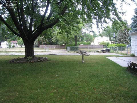 5176 East Carpenter Road Flint, MI 48506 - Photo 27 of 28 20153014-26.JPG