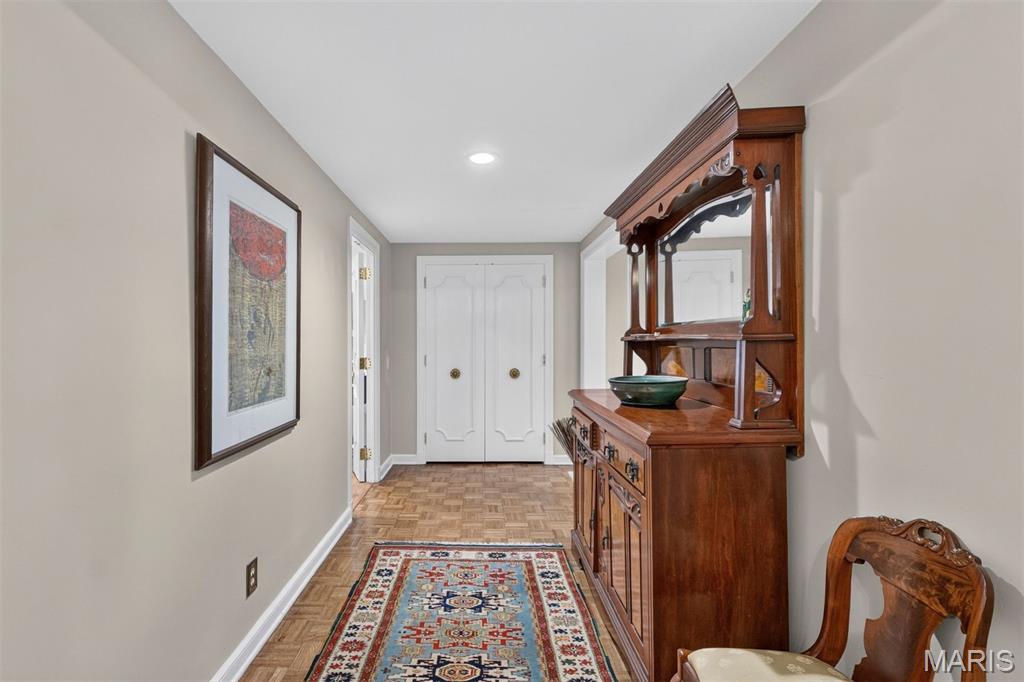 710 South Hanley Road, Unit 10A Clayton, MO 63105 - Photo 6 of 33