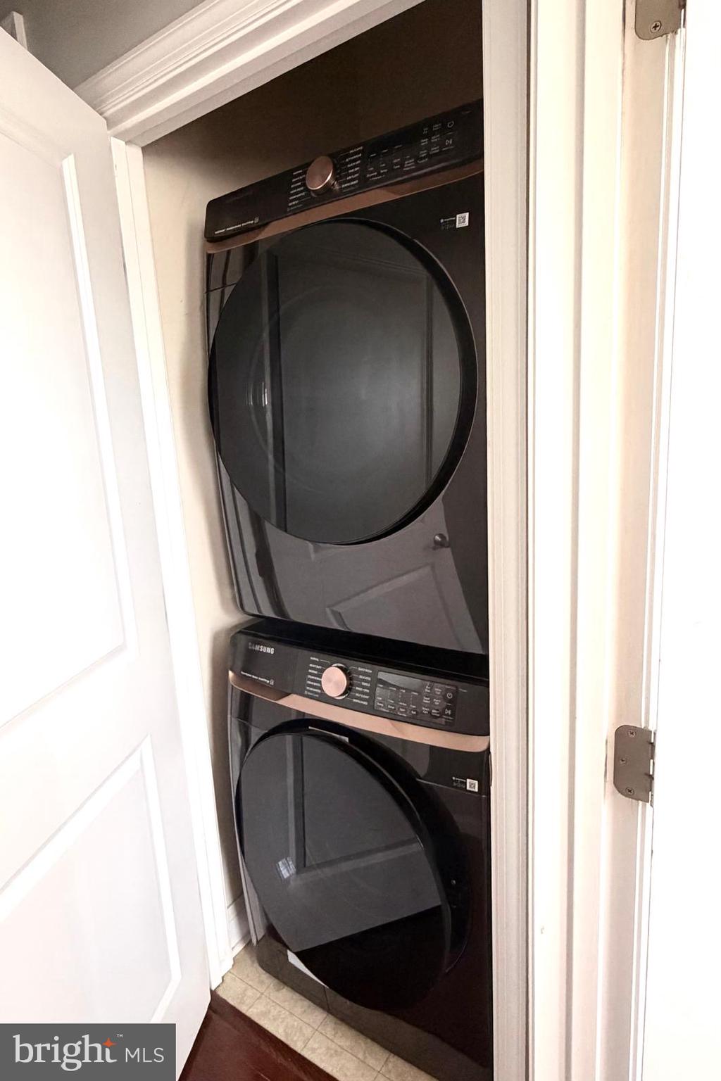 81 Linden Place Baltimore, MD 21286 - Photo 11 of 27 a utility room with dryer and washer