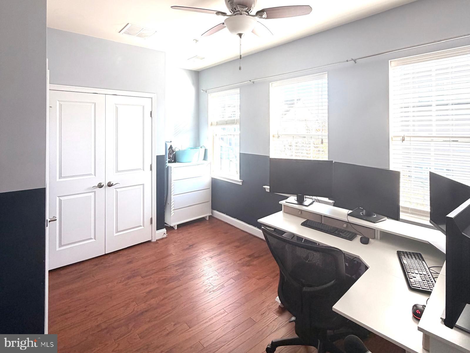 81 Linden Place Baltimore, MD 21286 - Photo 12 of 27 a workspace with furniture and window