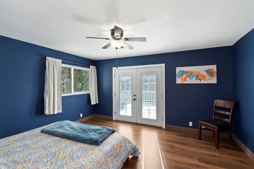 27814 North Bay Road Lake Arrowhead, CA 92352 - Photo 36 of 68 a bedroom with a bed and a desk