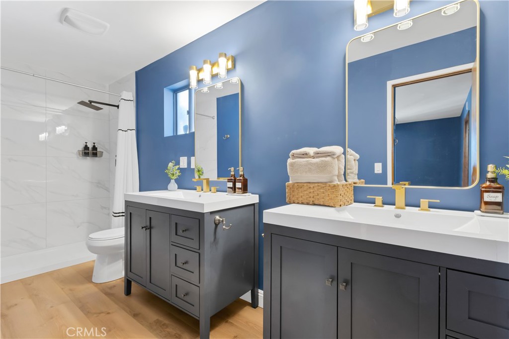 27814 North Bay Road Lake Arrowhead, CA 92352 - Photo 39 of 68 a bathroom with a sink and a mirror