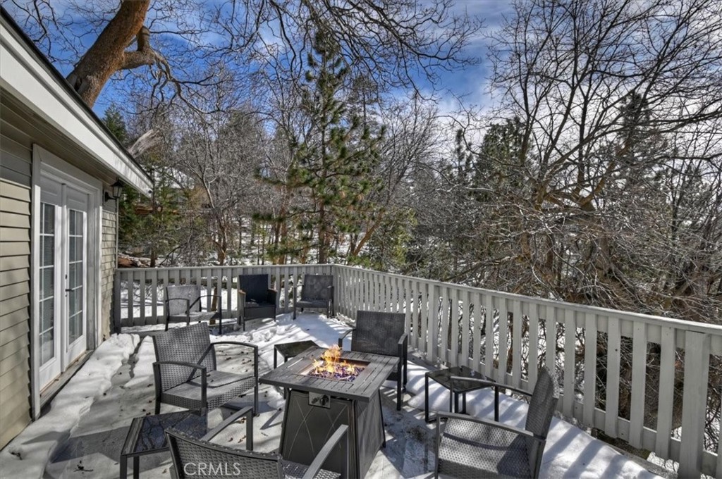 27814 North Bay Road Lake Arrowhead, CA 92352 - Photo 66 of 68 a view of balcony with furniture and stove
