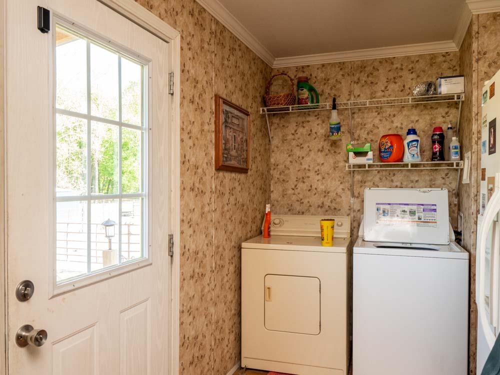3676 Armstrong Road Springfield, TN 37172 - Photo 17 of 21 a utility room with dryer and washer
