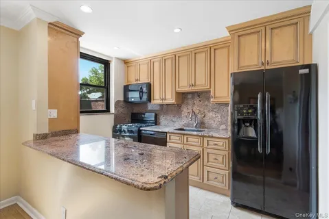 $325,000 | 86-22 155th Avenue, Unit 3L | Lindenwood