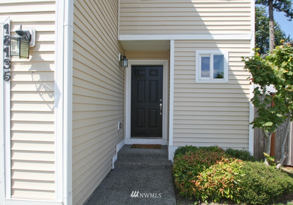 18135 168th Way Southeast Renton, WA 98058 - Photo 2 of 25 Gallery Image 2