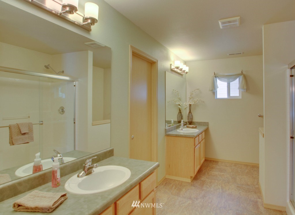 18135 168th Way Southeast Renton, WA 98058 - Photo 14 of 25 Gallery Image 14