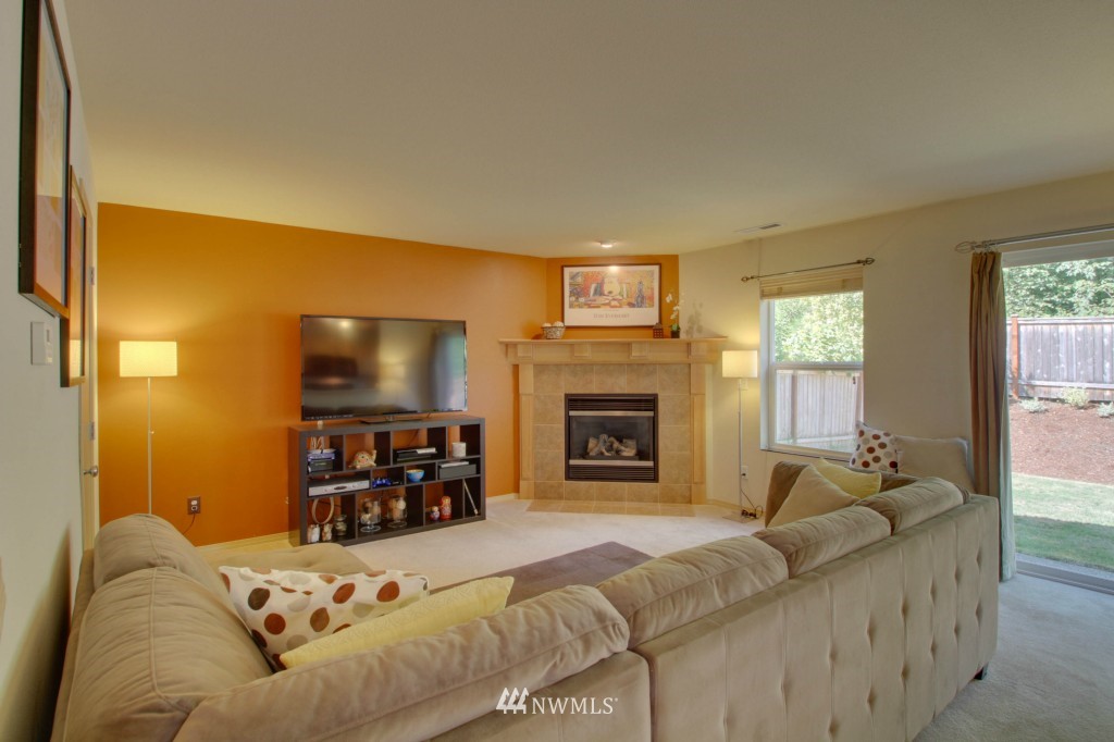 18135 168th Way Southeast Renton, WA 98058 - Photo 3 of 25 Gallery Image 3
