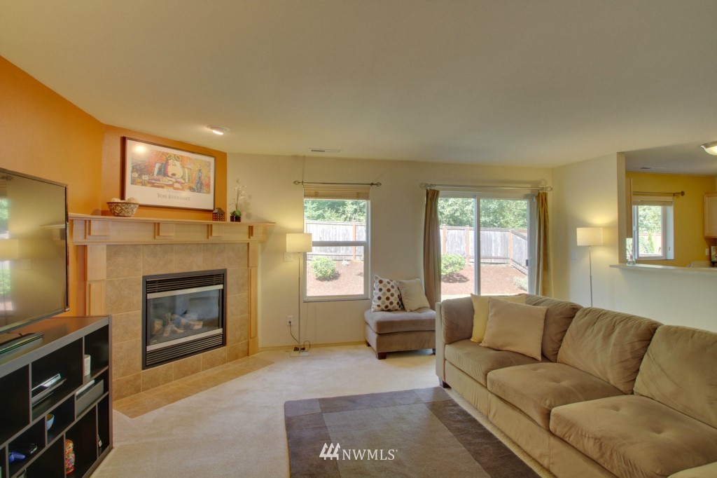 18135 168th Way Southeast Renton, WA 98058 - Photo 4 of 25 Gallery Image 4