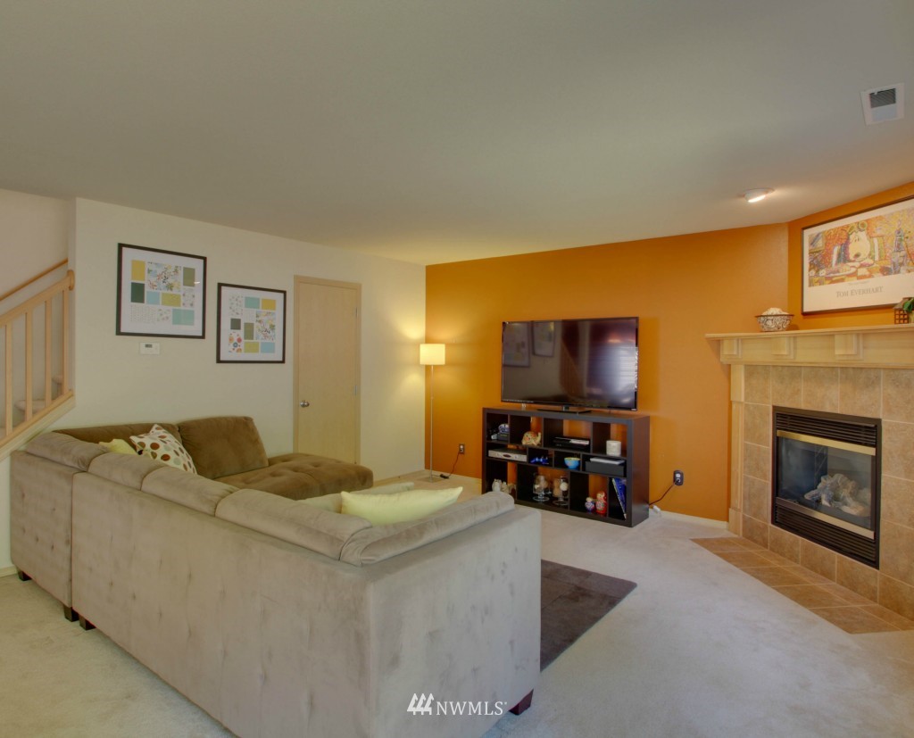 18135 168th Way Southeast Renton, WA 98058 - Photo 5 of 25 Gallery Image 5