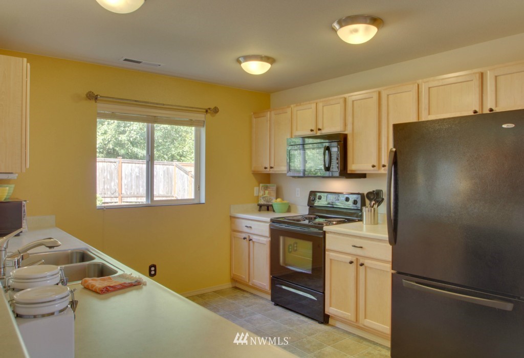 18135 168th Way Southeast Renton, WA 98058 - Photo 9 of 25 Gallery Image 9