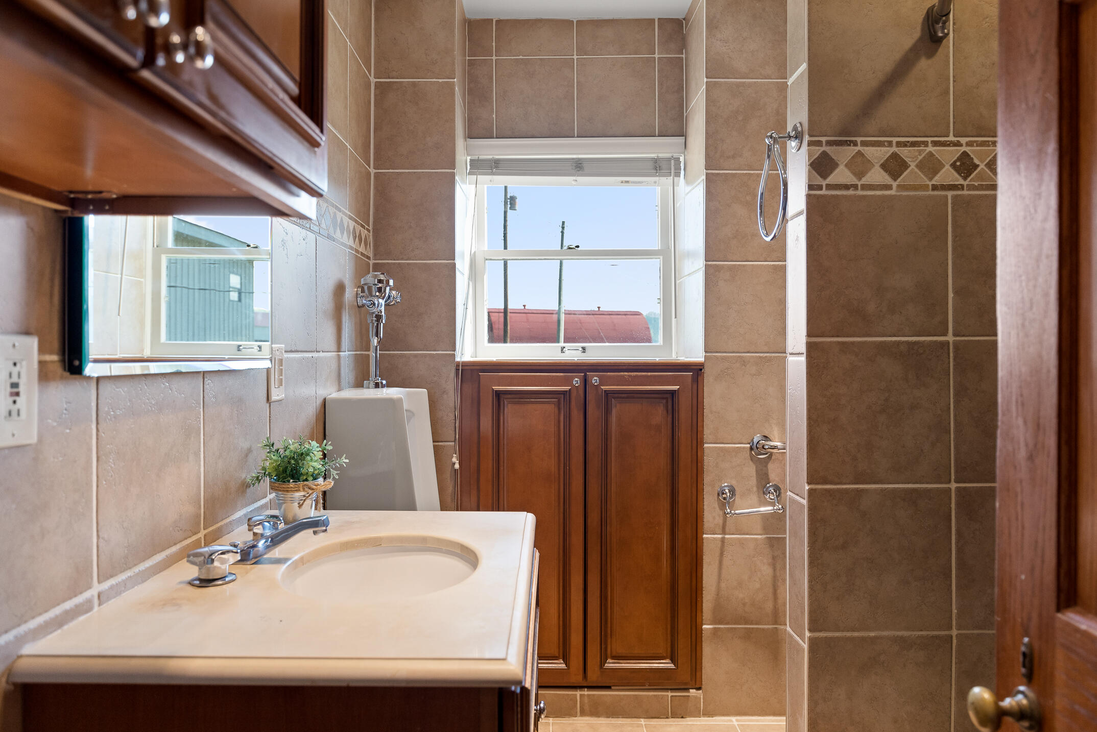 3035 Highway 341 Chickamauga, GA 30707 - Photo 39 of 47 Bathroom in Main house