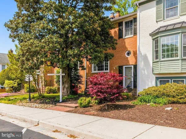 $675,000 | 8240 Taunton Place, Springfield, VA 22152