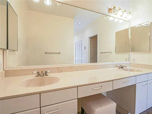 $3,300 | 131 Peppertree Drive, Unit 21, Vero Beach, FL 32963