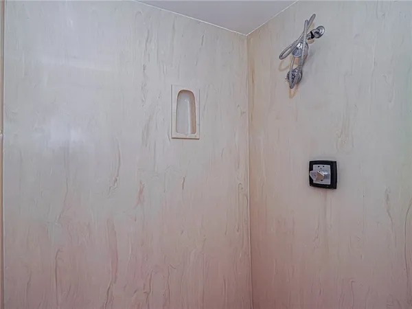 $3,300 | 131 Peppertree Drive, Unit 21, Vero Beach, FL 32963