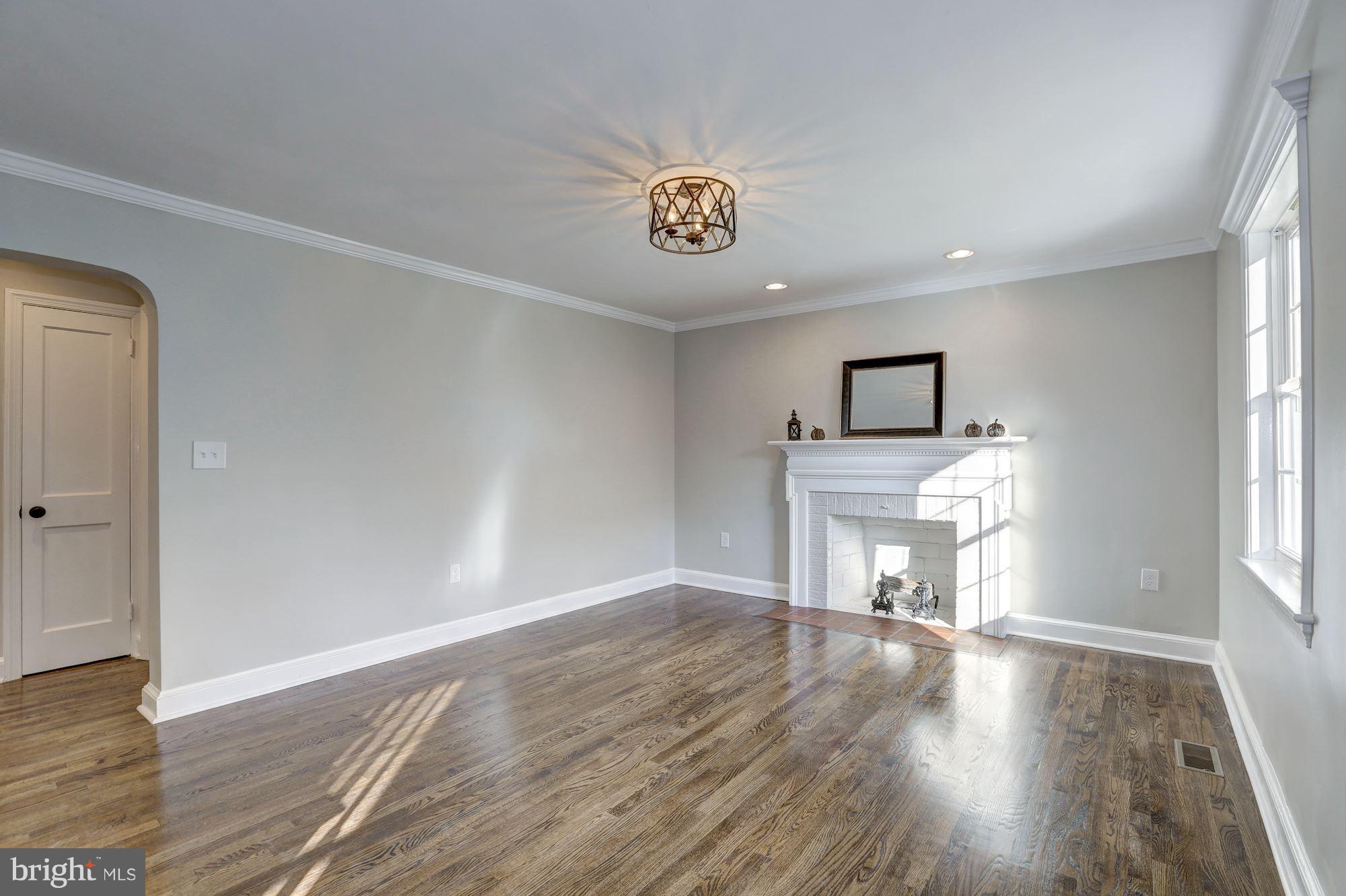 10012 Greenock Road Silver Spring, MD 20901 - Photo 3 of 30 Living Room