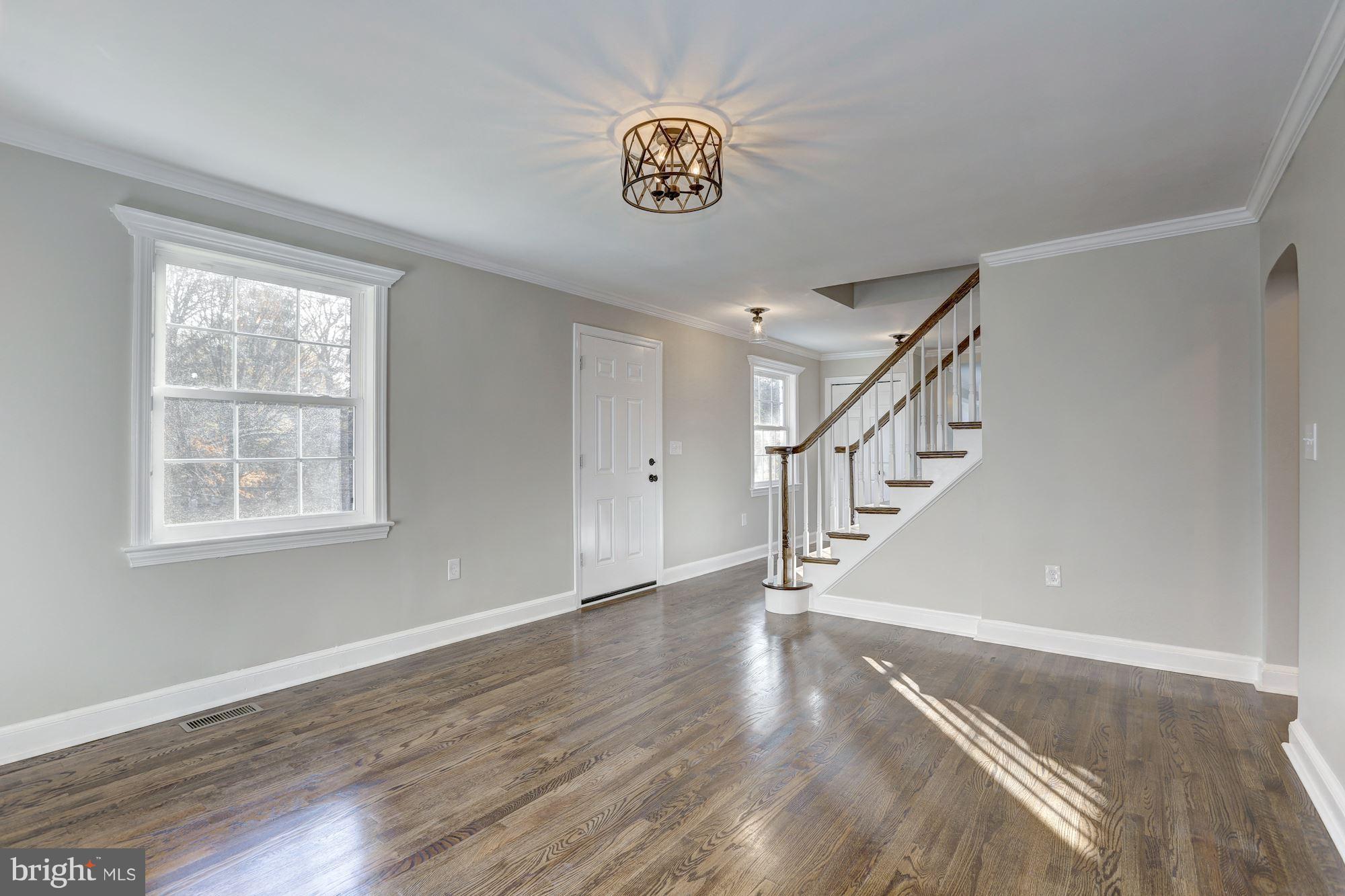 10012 Greenock Road Silver Spring, MD 20901 - Photo 5 of 30 Living Room