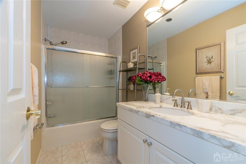 8 Oakland Road Old Bridge, NJ 08857 - Photo 9 of 24 Gallery Image 9