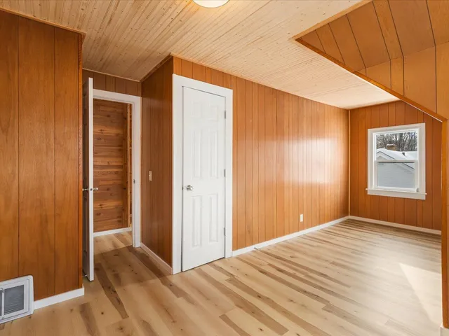 a view of a utility room