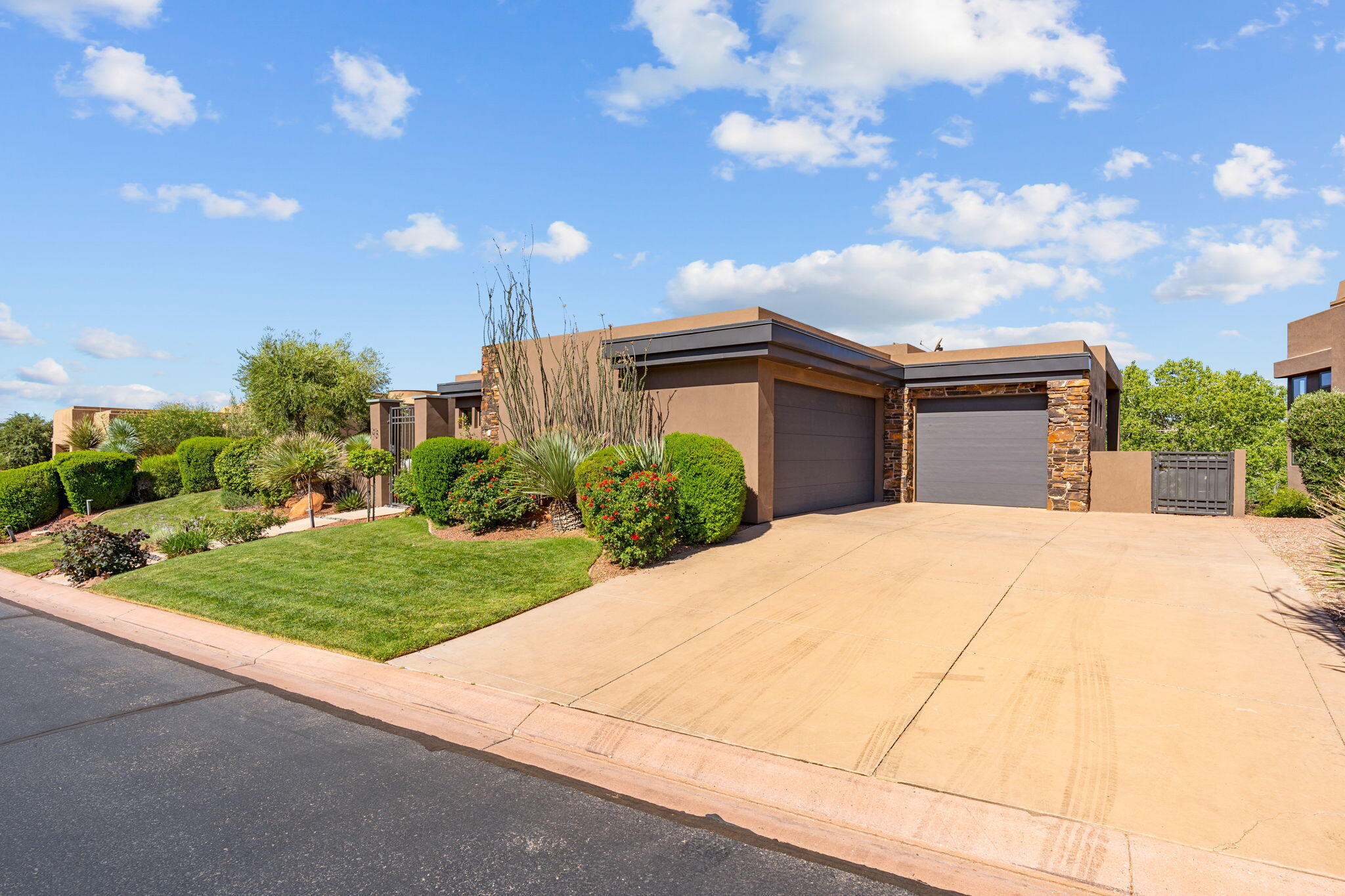 3052 Snow Canyon Parkway, Unit 98 St. George, UT 84770 - Photo 15 of 70 3 Car Garage