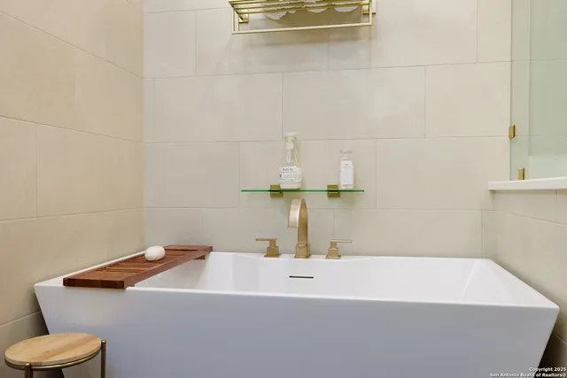 $10,500 | 625 Paseo Canada, Hollywood Park, TX 78232