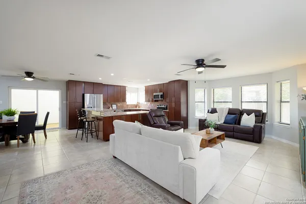 $10,500 | 625 Paseo Canada, Hollywood Park, TX 78232