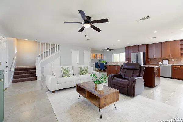 $10,500 | 625 Paseo Canada, Hollywood Park, TX 78232