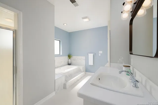 $10,500 | 625 Paseo Canada, Hollywood Park, TX 78232