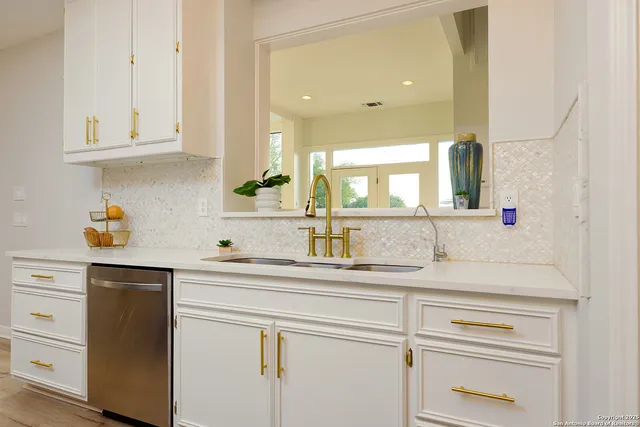 $10,500 | 625 Paseo Canada, Hollywood Park, TX 78232