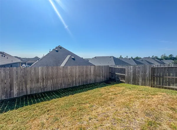 $2,250 | 519 Newcomb Hollow Drive, Conroe, TX 77304
