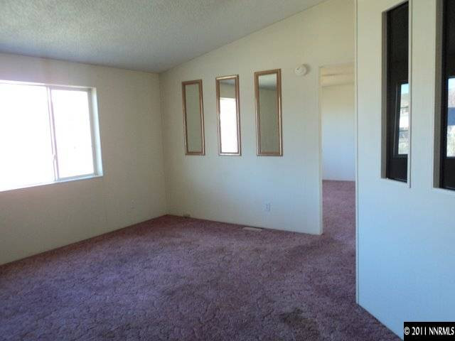 5600 West Ranger Road Reno, NV 89506 - Photo 4 of 10 an empty room that has a window