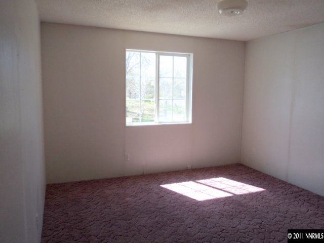 5600 West Ranger Road Reno, NV 89506 - Photo 7 of 10 an empty room with a window