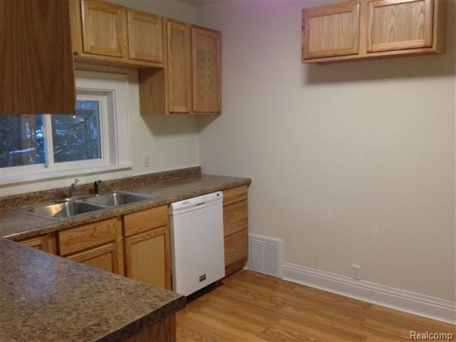 316 Maple Street Howell, MI 48843 - Photo 3 of 12 Photo Jan 02, 5 17 43 PM (Small)