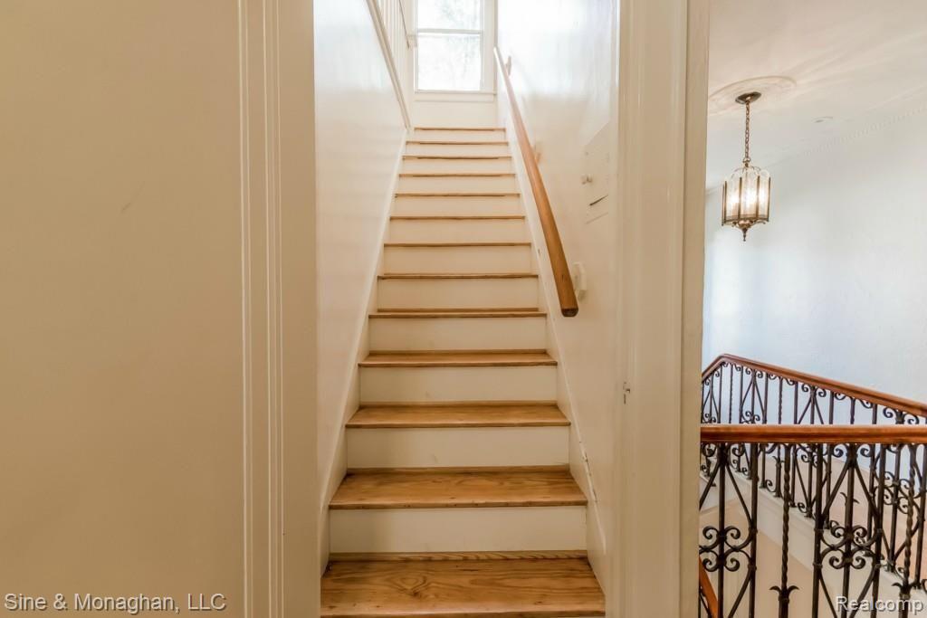 1035 Bishop Road Grosse Pointe, MI 48230 - Photo 35 of 62 035-Stairwell-1944646-medium.jpg