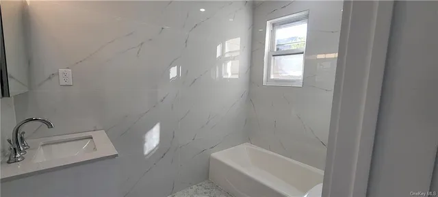 $2,699 | 15 Woodlawn Avenue, Unit 1F, Yonkers, NY 10704