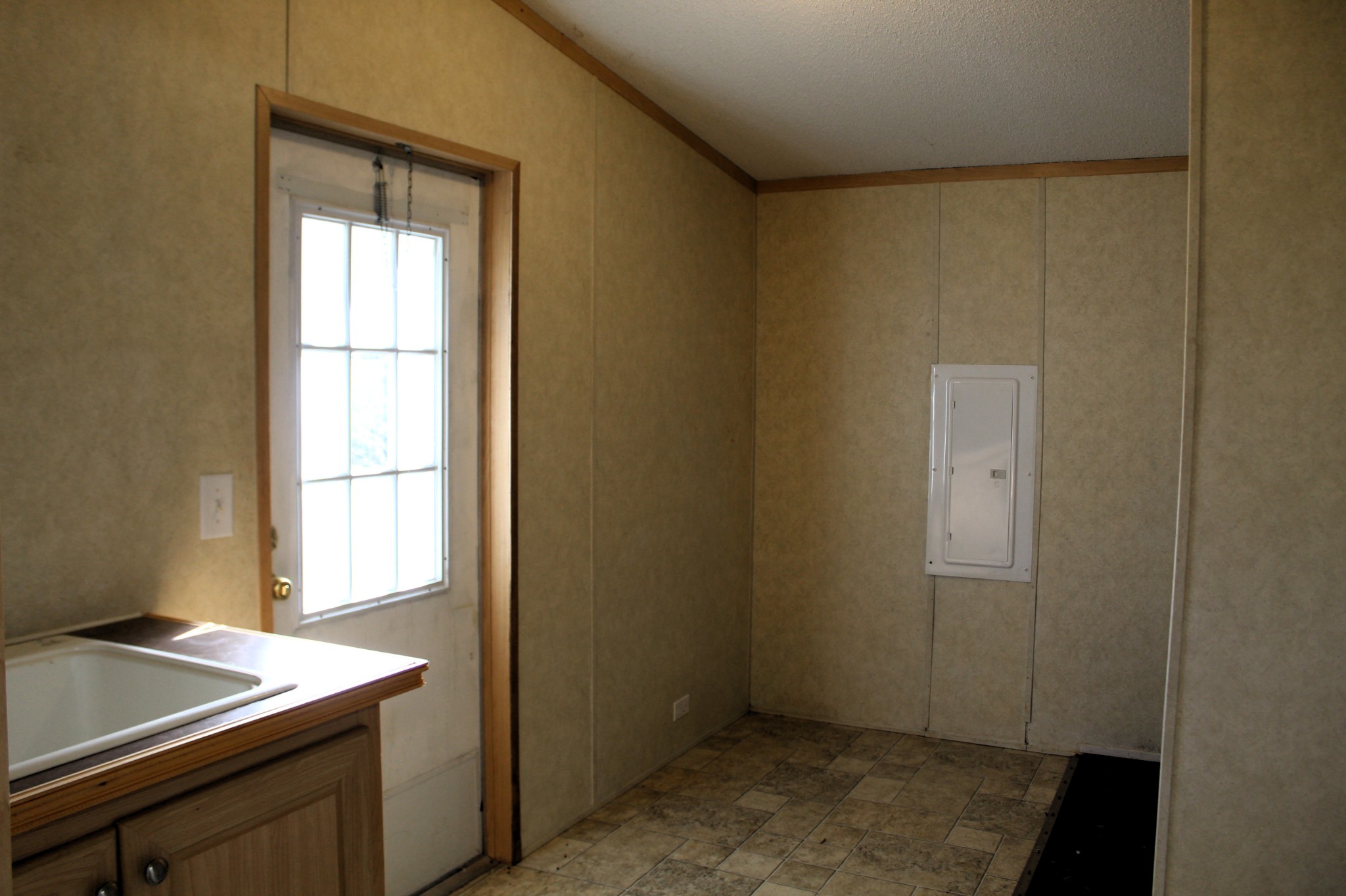 108 Wimbley Road Estill Springs, TN 37330 - Photo 13 of 27 a room with a window