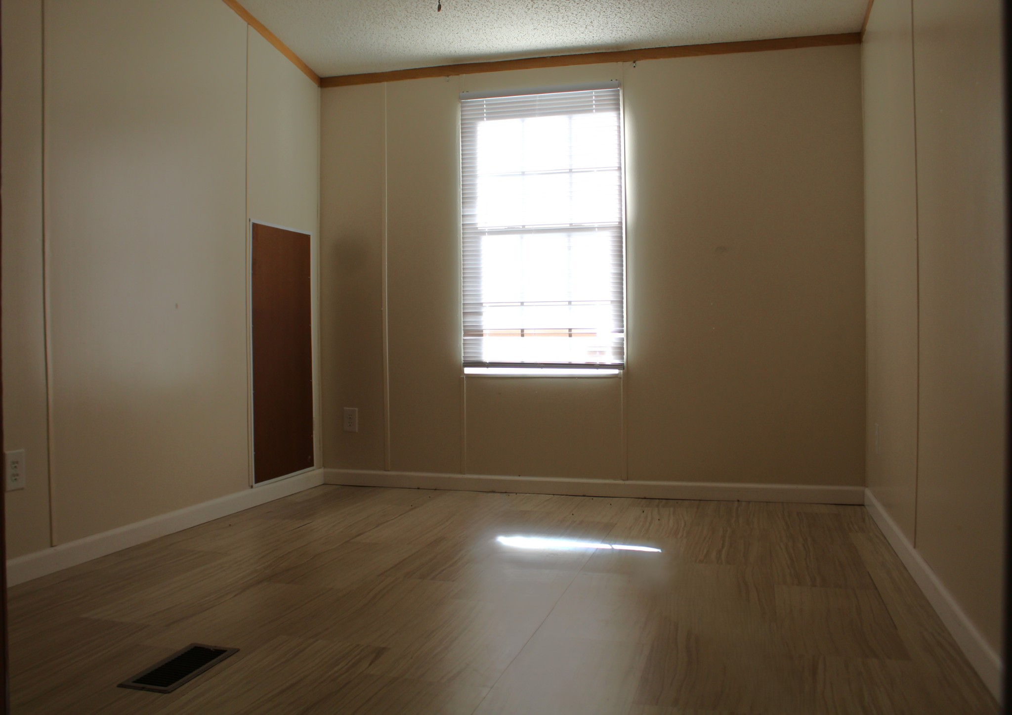 108 Wimbley Road Estill Springs, TN 37330 - Photo 16 of 27 an empty room with a empty space and window