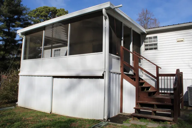 a view of a house with backyard