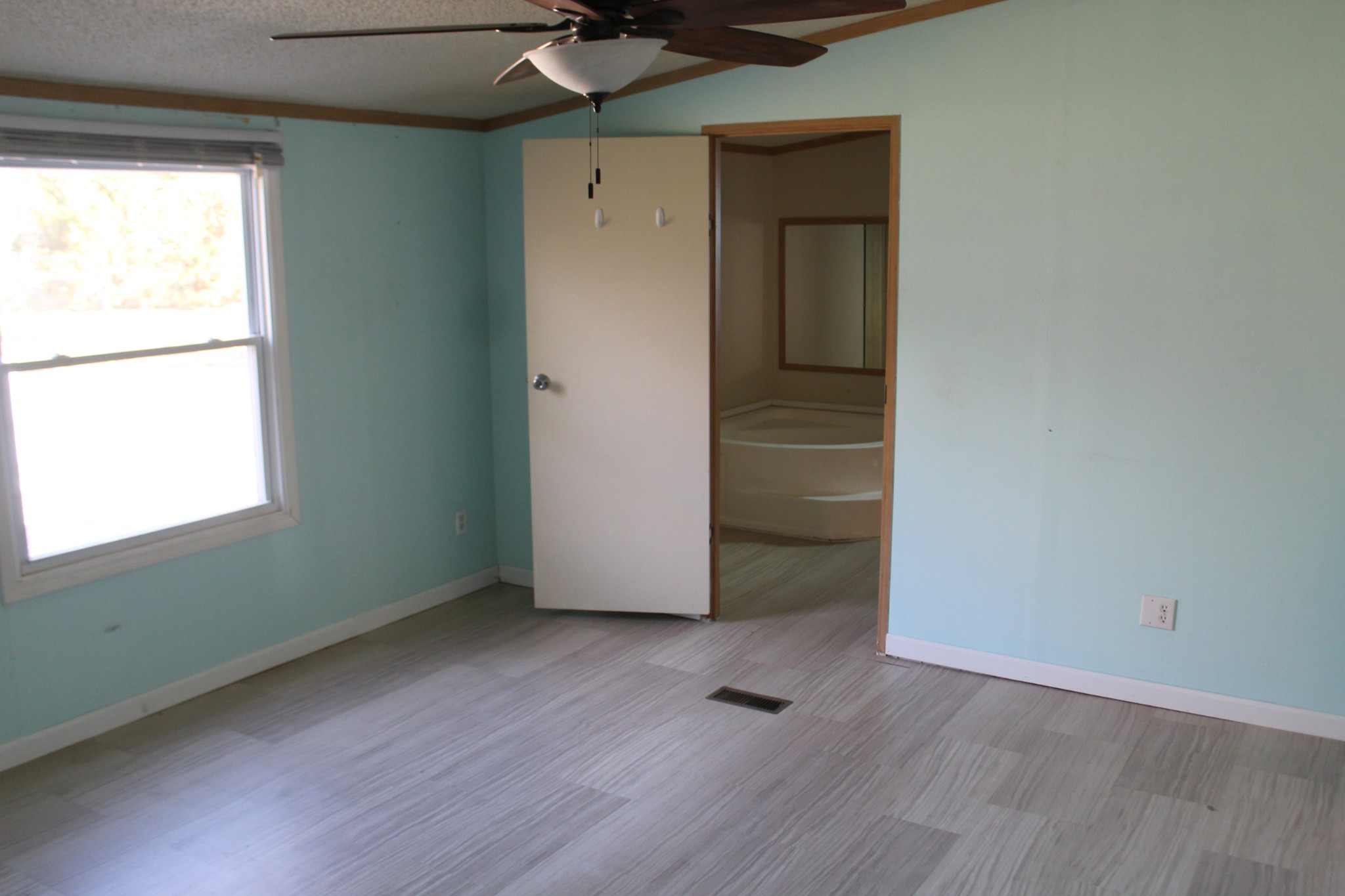 108 Wimbley Road Estill Springs, TN 37330 - Photo 9 of 27 an empty room with a window