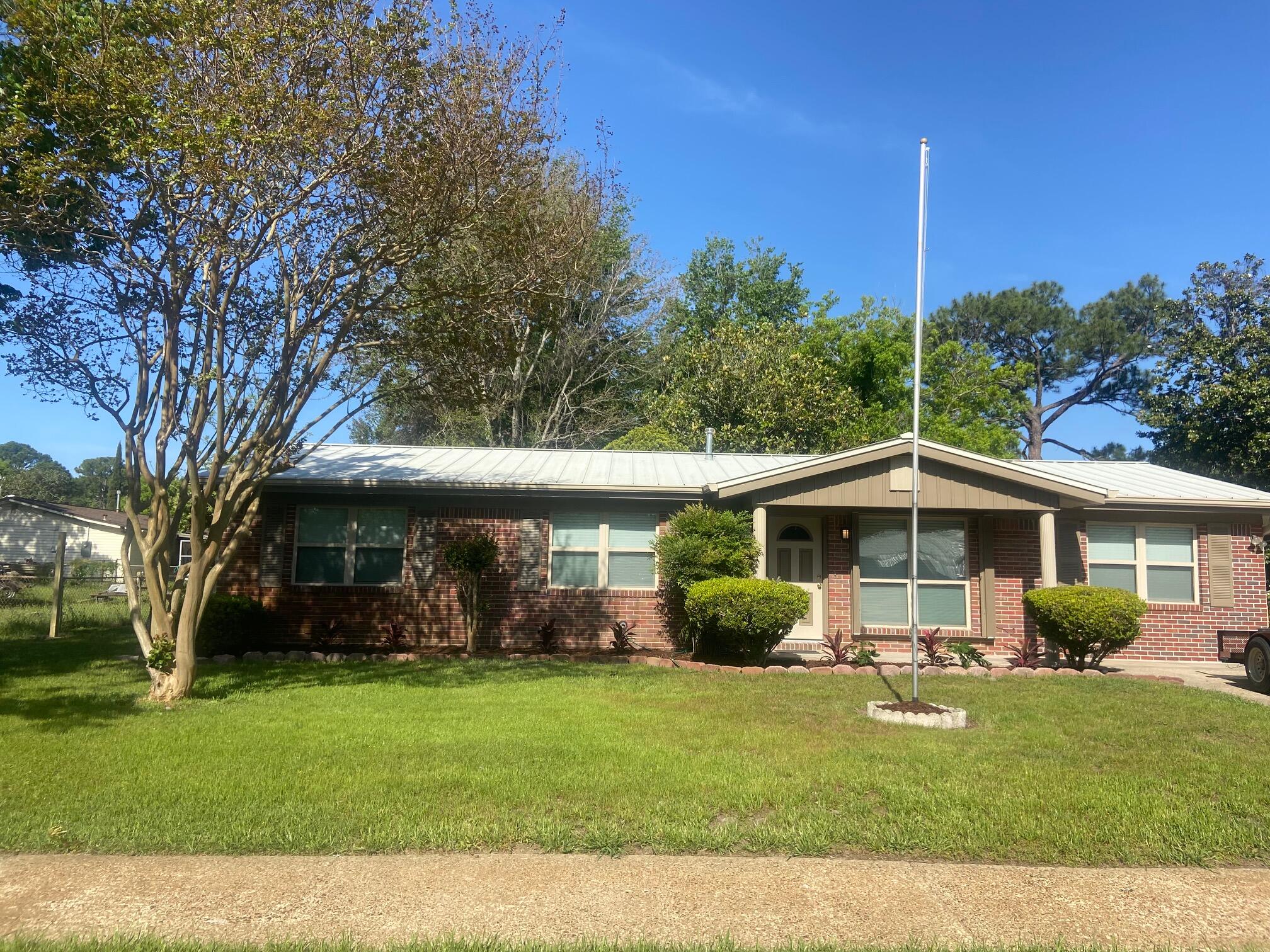 200 Deluna Road Southwest Fort Walton Beach, FL 32548 - Photo 1 of 26 Front