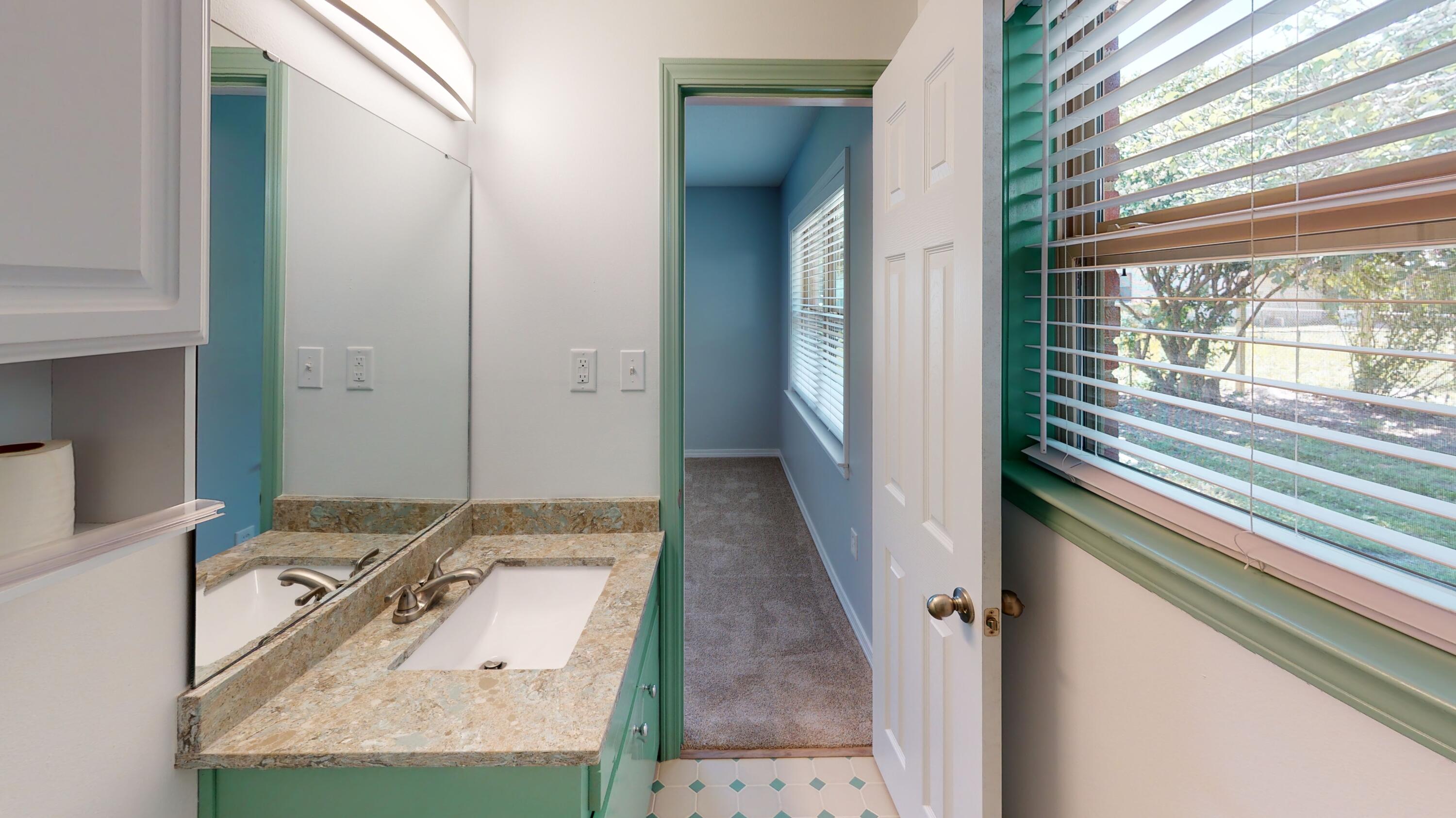 200 Deluna Road Southwest Fort Walton Beach, FL 32548 - Photo 26 of 26 Master Bathroom