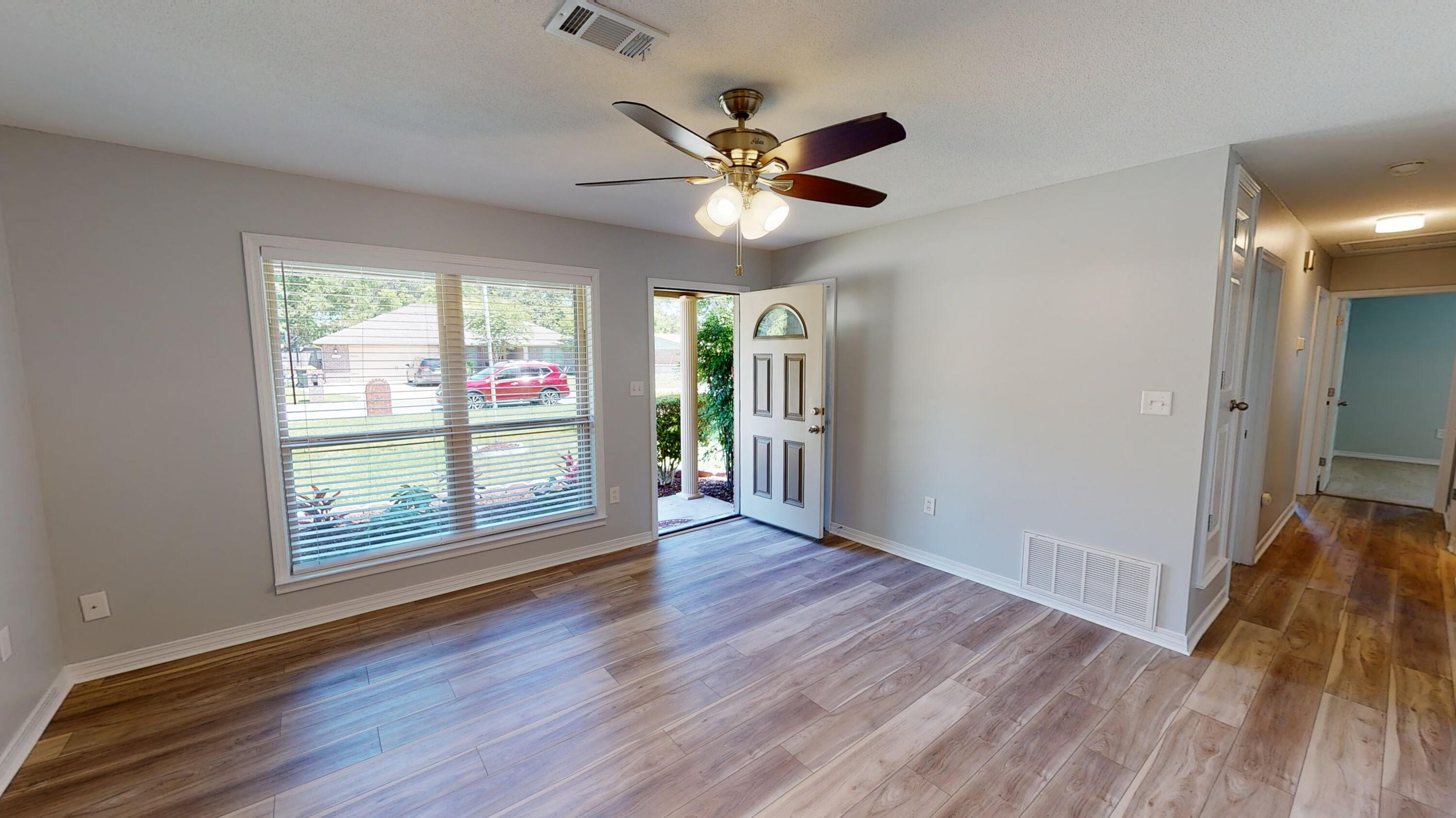 200 Deluna Road Southwest Fort Walton Beach, FL 32548 - Photo 3 of 26 Living Room