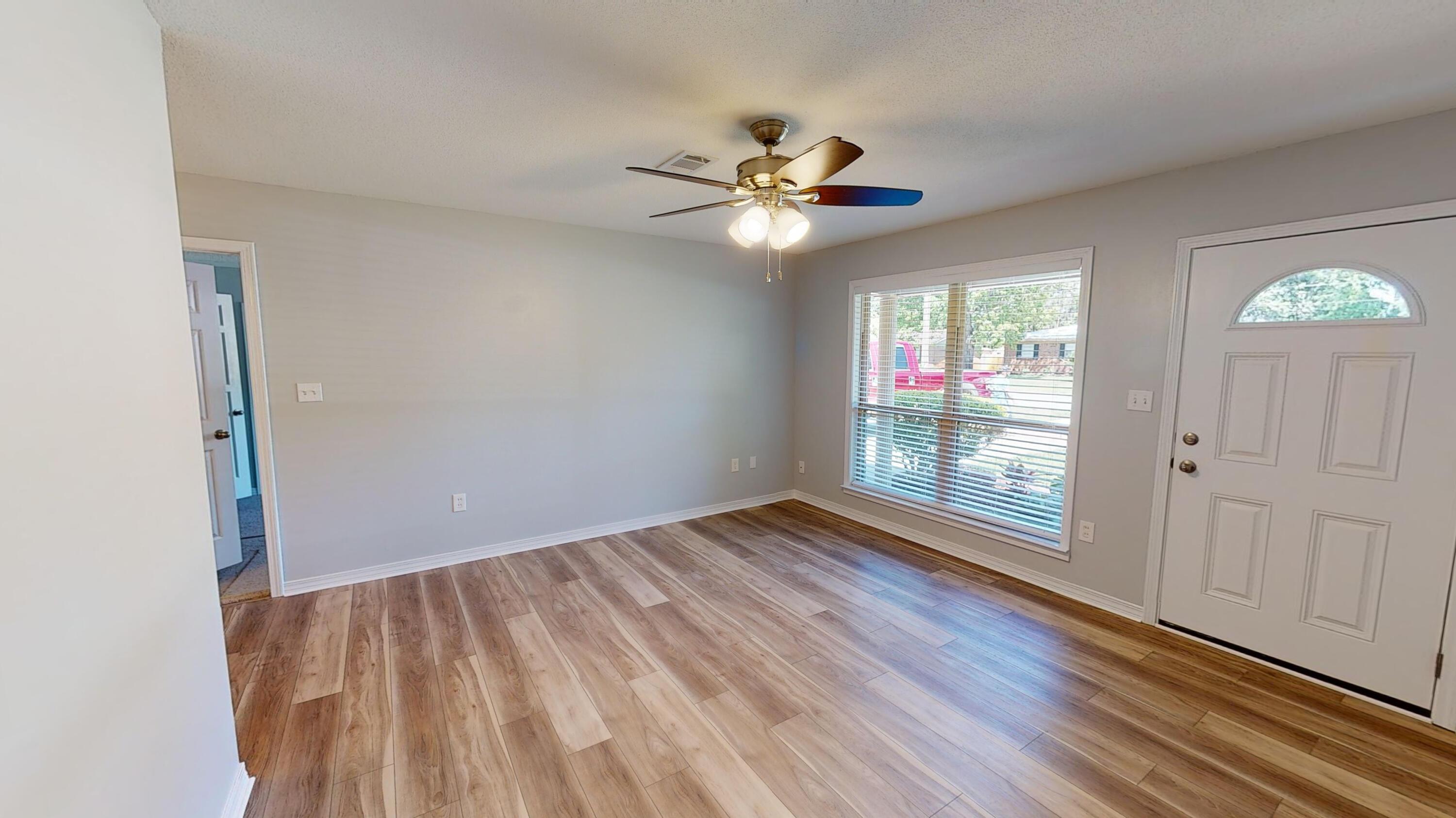 200 Deluna Road Southwest Fort Walton Beach, FL 32548 - Photo 4 of 26 Living Room