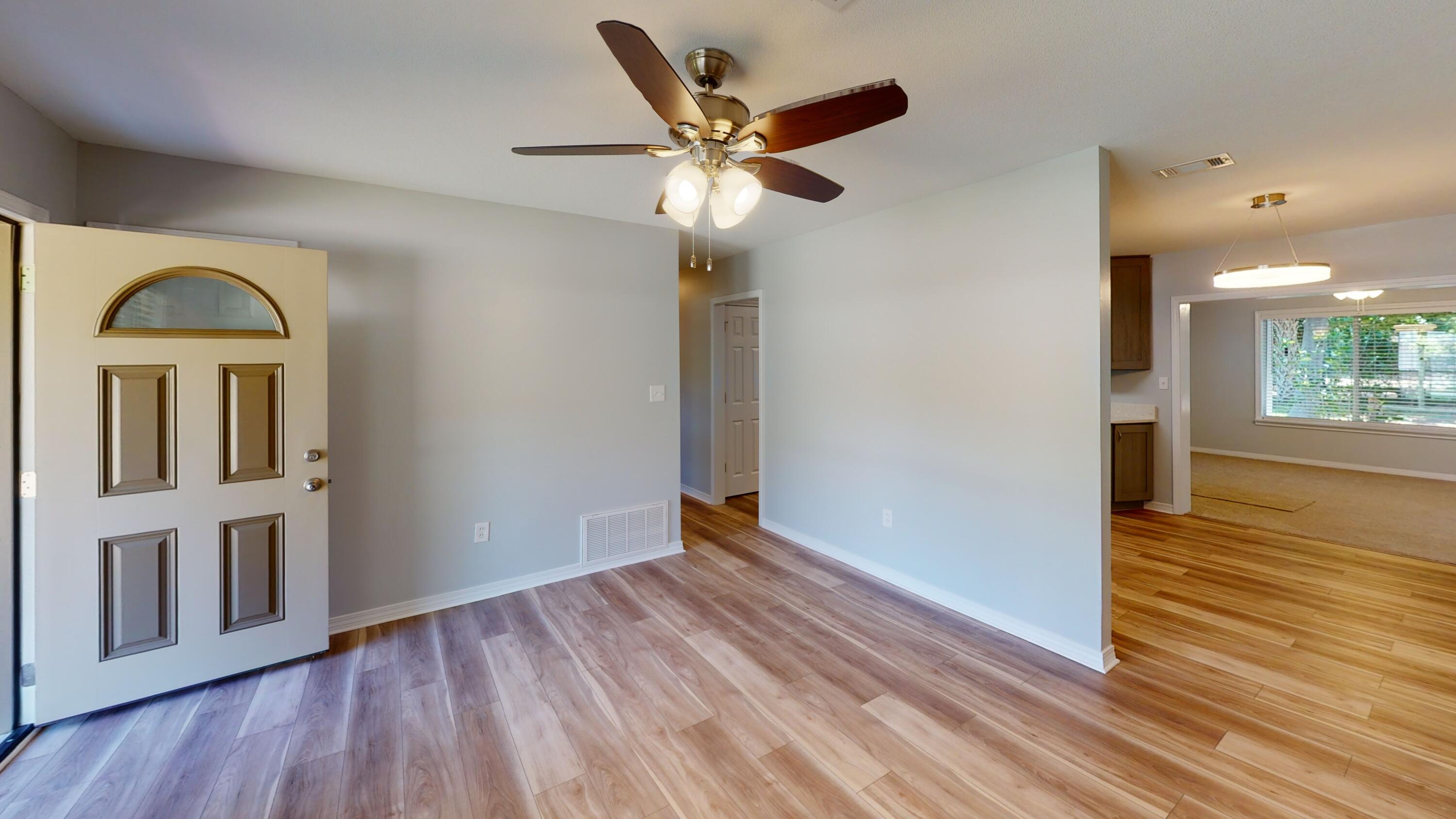 200 Deluna Road Southwest Fort Walton Beach, FL 32548 - Photo 6 of 26 Living/Dining Room