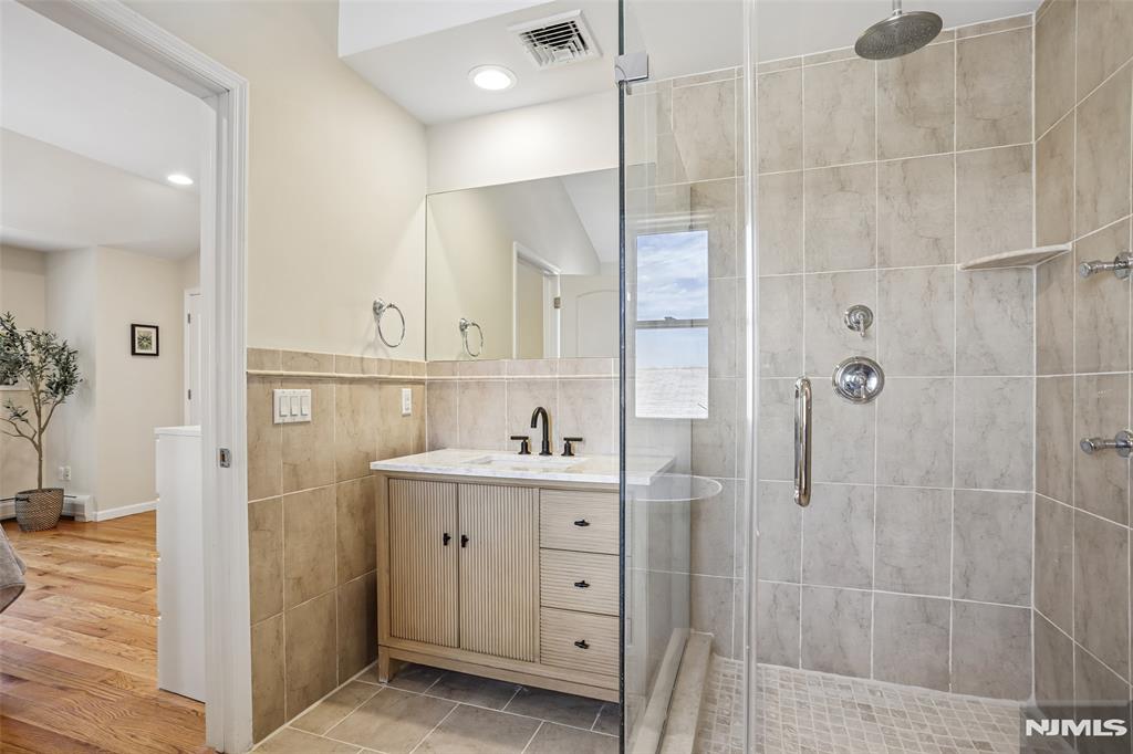 174 Fort Lee Road, Unit B Leonia, NJ 07605 - Photo 13 of 23