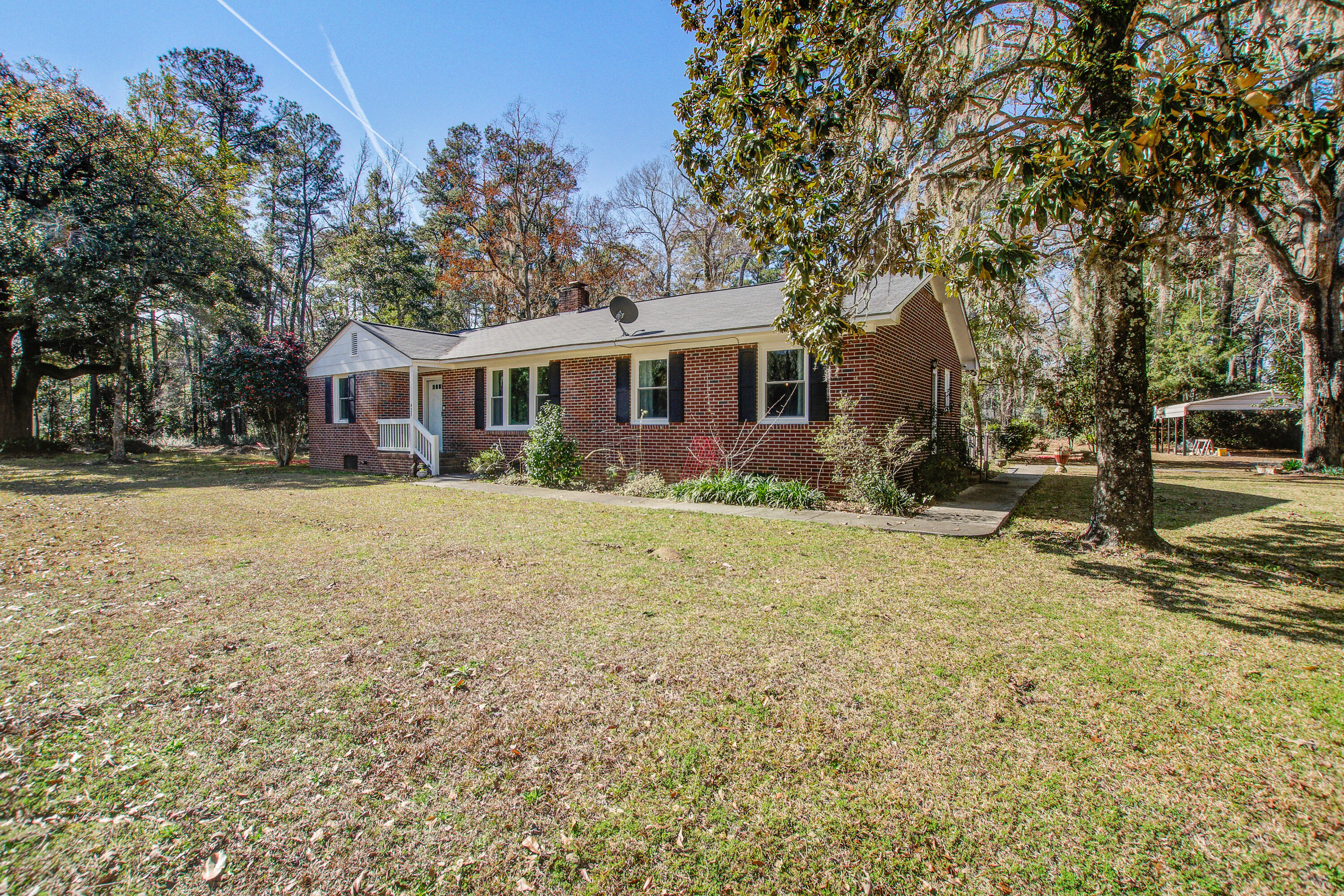 425 Ravenwood Road Walterboro, SC 29488 - Photo 3 of 49 Brick exterior