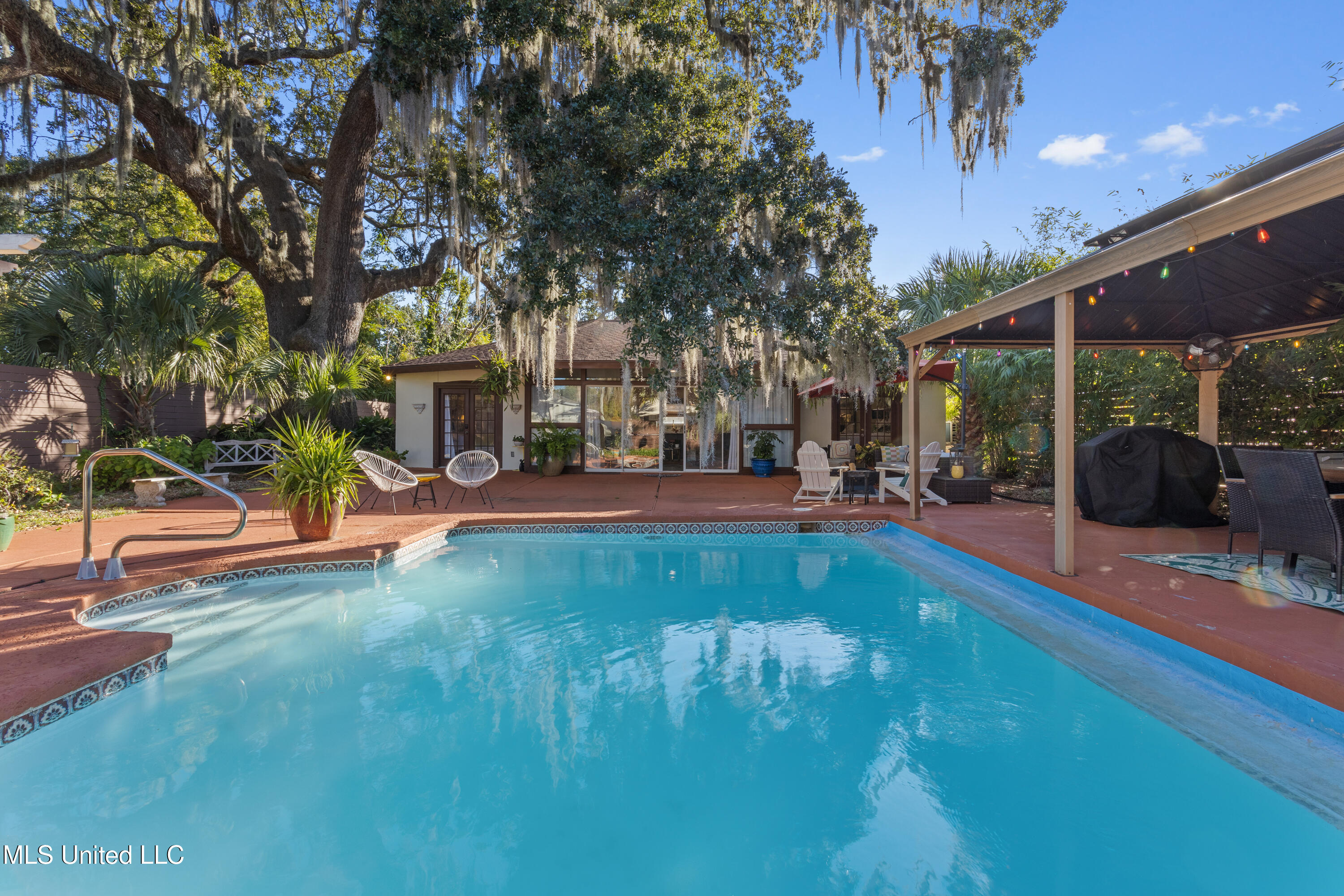 128 Lee Street Biloxi, MS 39530 - Photo 2 of 51 0033