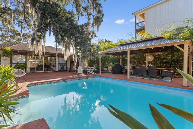 $750,000 | 128 Lee Street, Biloxi, MS 39530