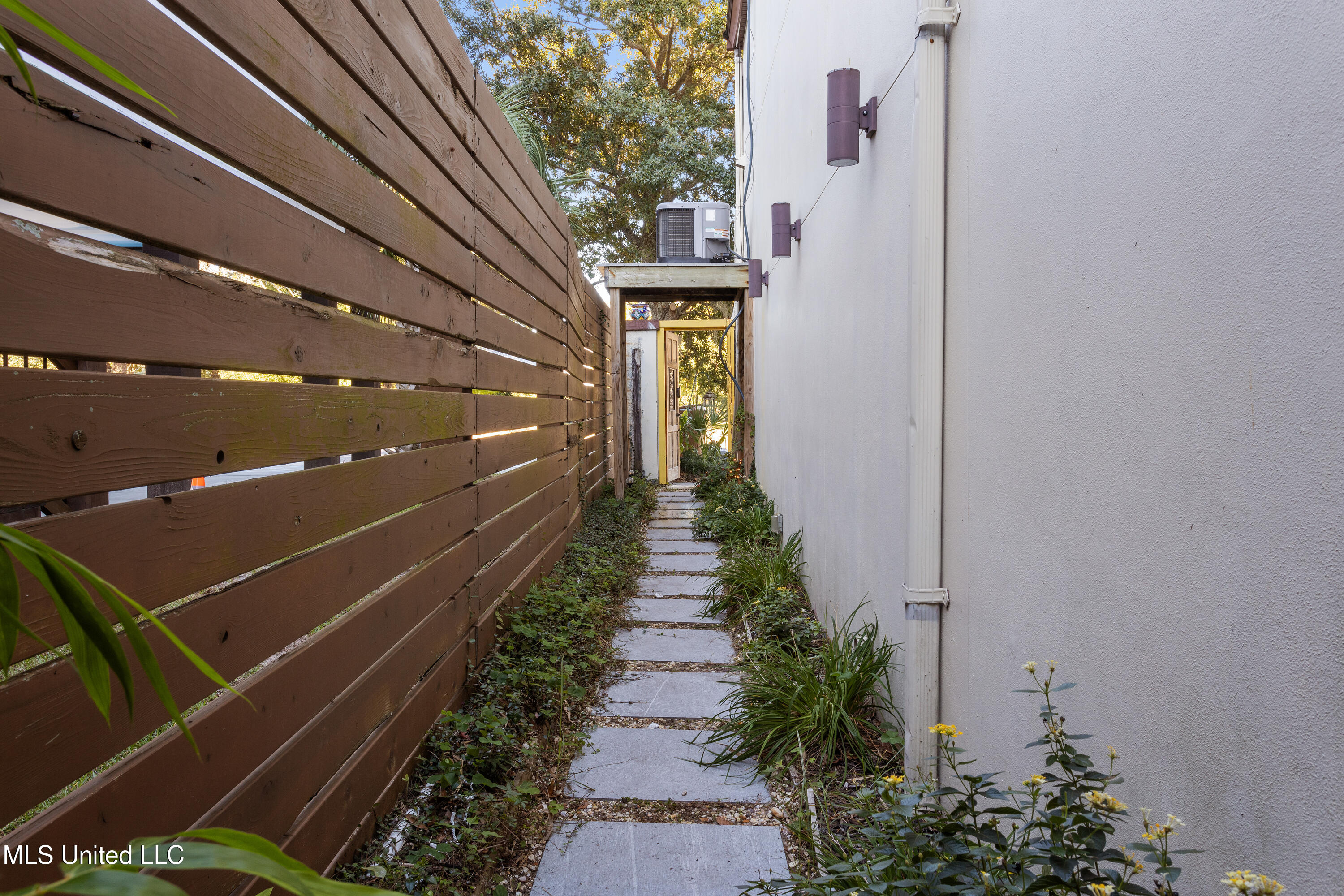 128 Lee Street Biloxi, MS 39530 - Photo 40 of 51 0049